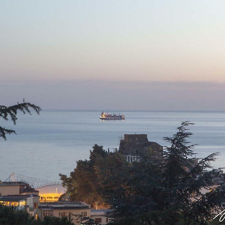 Le Ginestre Bed & Breakfast Salerno Exterior photo